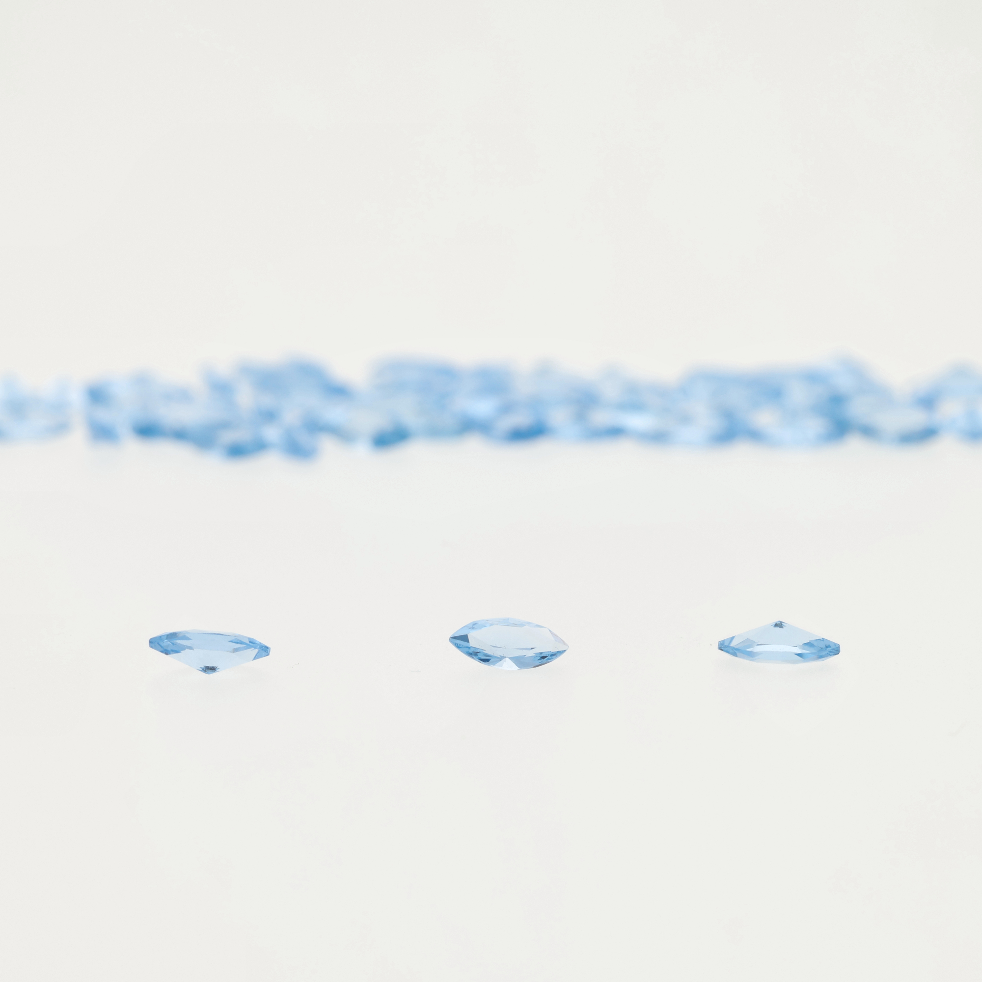 Aigue marine 107 Marquise - 4,00 x 2,00 mm