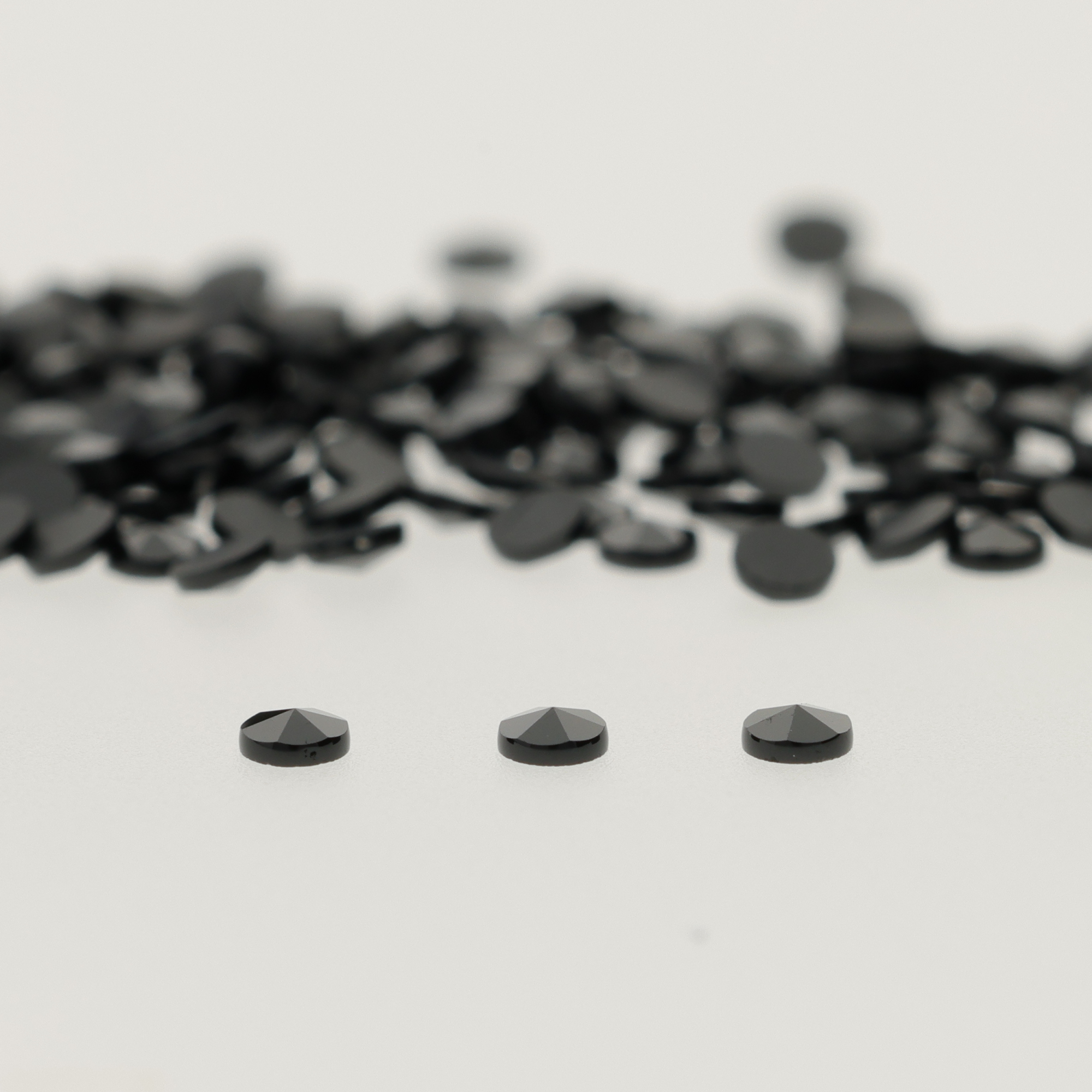 Spinel Noir Rond Plat - 1,50 mm