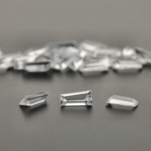 White Spinel Trapeze 1 Table – 5.00 x 2.50 x 2.00 mm