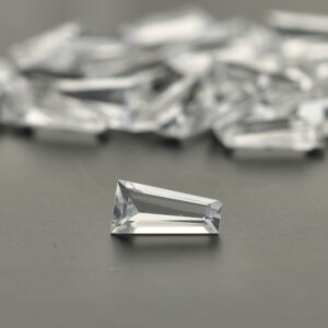 White Spinel Trapeze 1 Table – 5.50 x 3.00 x 2.00 mm