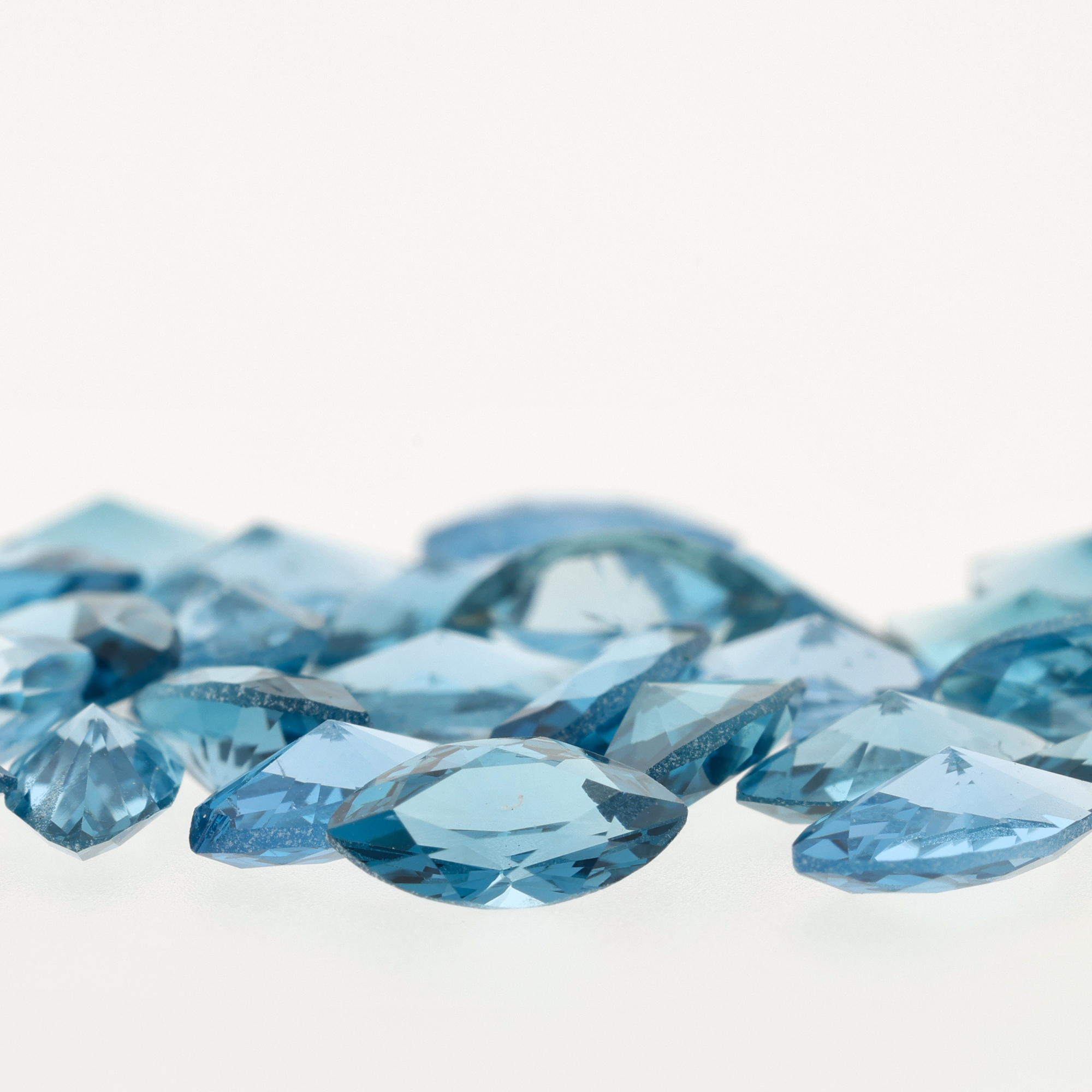 Zircon Bleu Marquise - 6,00 x 3,00 mm