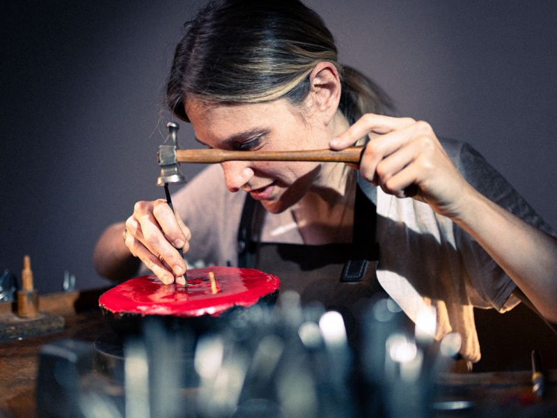 technique de ciselure par Chloé Hoquet