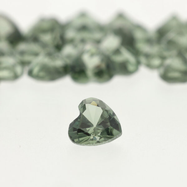 Spinelle synthétique Tourmaline Cœur  -  4,00 x 4,00 mm